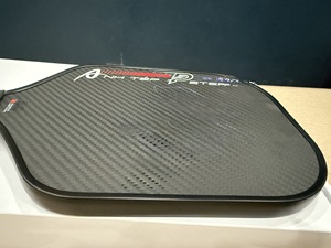 Raquette de pickleball en fibre de carbone 3K Gen 4 OEM & ODM, noyau en nid d'abeille standard 16 mm, légère et écologique pour l'entraînement - Product Image 4
