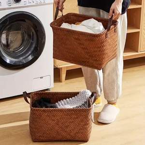 Organisateur de blanchisserie rectangulaire en bambou robuste avec aspect rustique pour les vêtements et le stockage à domicile ou l'utilisation de boissons - Product Image 1