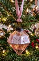 Ornamen Bola Natal Dekoratif