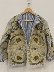 Veste en velours brodée Suzani, faite à la main, style bohème chic, manteau ethnique, vêtement d'extérieur vintage, vente en gros, veste bohème en velours - Product Image 1