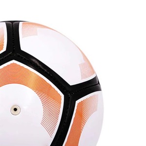 Ballon de football haute performance pour les matchs de football, matériau robuste pour l'entraînement en extérieur. - Product Image 4