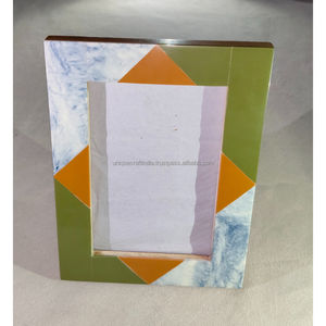 Marco de Fotos de Madera Hecho a Mano con Patrón de Rayas en Tonos Taupe y Marfil, Decoración Moderna para el Hogar - Product Image 2