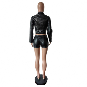 Conjunto de Chaqueta y Pantalones Cortos de Cuero Sintético para Mujer, Estilo Motero, Atuendo Urbano Moderno, Venta al Por Mayor OEM - Product Image 6