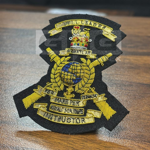 Écusson brodé fait main de haute qualité à coudre sur blazer, badge en tissu de forme irrégulière personnalisé - Product Image 3