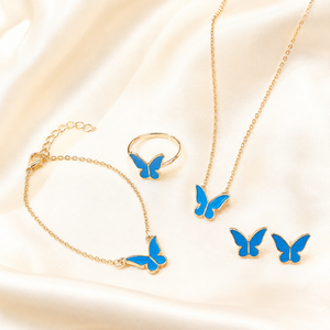 Ensemble de bijoux 4 pièces pour femme : Bracelets papillon porte-bonheur, collier ras-du-cou, bague et boucles d'oreilles, avec breloques en émail blanc et rose et plaqué or - Product Image 6
