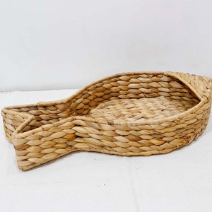 Bandeja Duradera y Ecológica en Forma de Pez, Hecha a Mano con Jacinto de Agua - Product Image 1