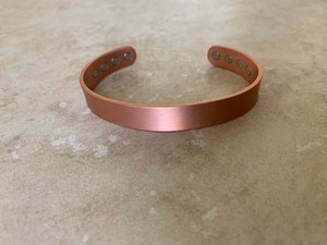 Brazalete Abierto de Cobre Puro Hecho a Mano con Grabado, Metal Sólido, Nombre Personalizado, Frase Personalizada, Acabado Antiguo de Alto Brillo - Product Image 5