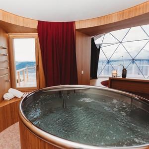 Bañera de hidromasaje redonda de acero inoxidable para 4 personas de 200cm con luz LED y cubierta de cedro rojo Característica de masaje al aire libre para Master Hotels Resorts - Product Image 6