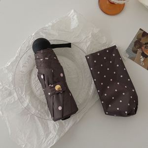 Parapluie pliant portable mini style coréen à pois en pongé anti-UV avec revêtement noir, idéal pour les cadeaux d'affaires, pour femmes, voyage, soleil et pluie - Product Image 3