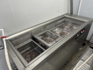 Machine de cuisson sous vide 500L de haute qualité pour cuisson lente à ultrasons, avec chauffage uniforme de toute la cuve, pour une meilleure saveur et une viande plus tendre. - Product Image 3