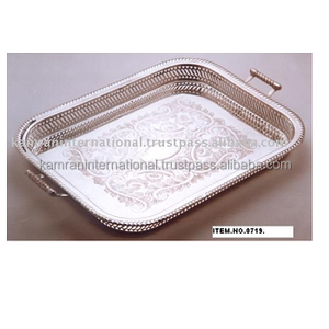 Bandeja de servicio grabada chapada en plata, con asas - Product Image 1