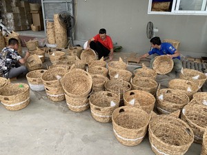 Handwoven Water Hyacinth <b>Laundry</b> <b>Basket</b> <b>with</b> <b>Lid</b> Natural Storage <b>Basket</b> for Home Organization - Product Image 5