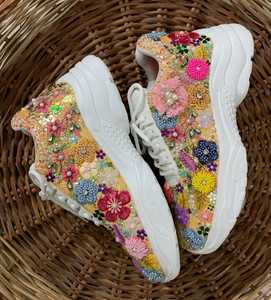 Zapatillas de Lona Blancas con Cuentas de Perlas al Mejor Precio, Zapatillas de Novia con Pedrería Hechas a Mano, Zapatillas de Fiesta para Bailar - Product Image 3