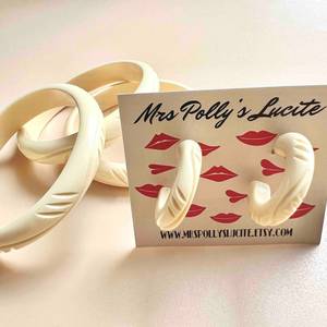 Cream Resin <b>Bangles</b> Round Shape Sculpted Artistic Bracelets for Art Collectible - Product Image 5