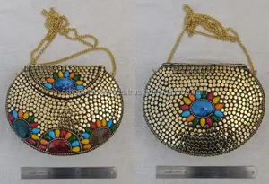 กระเป๋าถือคลัทช์โลหะคาดลำตัวสไตล์แฟชั่นสำหรับงานแต่งงานกระเป๋าถือประดับมุกสีแดงสีขาวประดับลายตาราง - Product Image 4