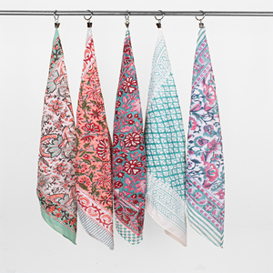 Pañuelo Bandana Cuadrado de Algodón de Alta Calidad con Diseño Paisley Multicolor, Pañuelo con Estampado Floral Multicolor, para Uso Casual y de Viaje - Product Image 2