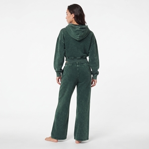 Ensemble sweat à capuche court zippé à manches longues et épaules tombantes, et pantalon de jogging large pour femme, effet délavé, avec logo personnalisé, fabrication en gros - Product Image 4