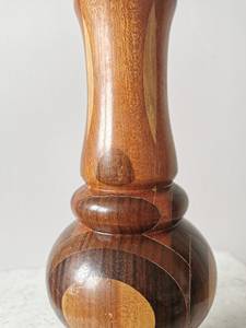 Vase en bois artisanal pas cher avec une élégante veine naturelle pour des arrangements décoratifs et des occasions de cadeaux - Product Image 4
