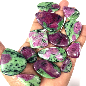 Zoisite rubis naturelle, pierres précieuses en vrac, cabochons de formes et tailles variées, environ 20 à 30 mm - Product Image 1