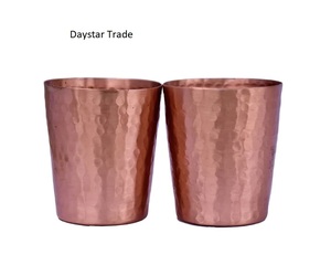 Gobelet en cuivre pur martelé, écologique et fait main, 10 oz, pour usage hôtelier - Product Image 1