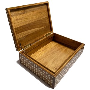 Boîte à bijoux artisanale de qualité supérieure Organisateur de luxe avec incrustation d'os et de vadrouille Décoration intérieure élégante pour les acheteurs exigeants Tradebyd - Product Image 1