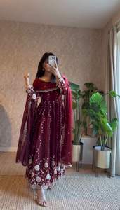 Hermoso Vestido Anarkali de Diseño Indio-Pakistaní, Tela de Seda Fendy, Bordado Elegante, para Fiestas, Bodas, Uso Casual, Ropa Tradicional para Mujer - Product Image 6
