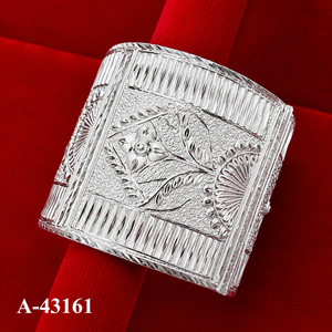 Bracelet tendance pour femme MOLL JEWELLERS en alliage de zinc plaqué or 24 carats avec motif géométrique et zircon pour les occasions de fête A-43160 - Product Image 2