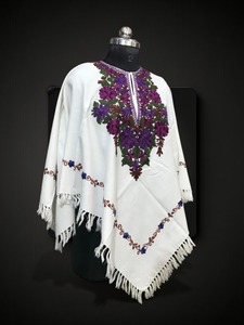 Poncho-châle en laine brodé Aari du Cachemire pour femme, motif floral, fait main, enveloppement d'hiver de luxe, cape en laine brodée du Cachemire - Product Image 3
