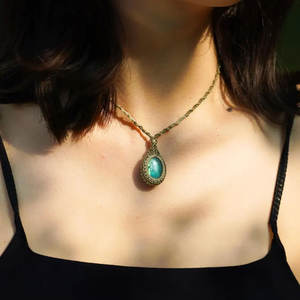 Collier pendentif en macramé fait main avec perles, design papillon bohème naturel, cordon ajustable, bijoux tendance, style bouddhiste - Product Image 1