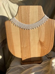 Collar de cuentas geométricas de lujo con incrustaciones de perlas de imitación y diamantes de imitación para joyería de moda étnica femenina de UO INDIA - Product Image 4