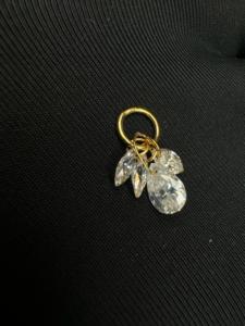 Pendientes de Oro de 14K de Primera Calidad con Diamante CVD en Forma de Pera y Elegante Diseño de Pluma - Product Image 4