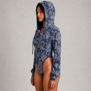 Combinaison personnalisée pour femme en polyester/coton à capuche et manches longues – Confortable, douce et tendance - Product Image 3