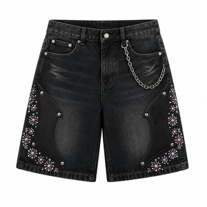Shorts de Mezclilla Y2K Negros Lavados Crystal Shield para Hombre, Estilo Namja, Holgados, Tipo Bermuda, con Apliques de Cuero, Cadena de Diamantes de Imitación - Product Image 1