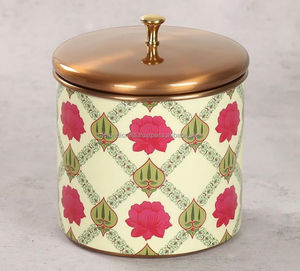 Recipiente Tradicional Indio de Metal para Frutos Secos con Tapa Hermética para un Almacenamiento Elegante en la Cocina y una Exhibición Decorativa en la Mesa - Product Image 6