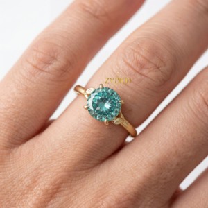 Anillo de Compromiso de Oro de 10K con Diamante Cultivado en Laboratorio de Corte Redondo, Anillo de Boda con Seis Puntas y Piedras Laterales, Joyería Fina para Mujer - Product Image 5