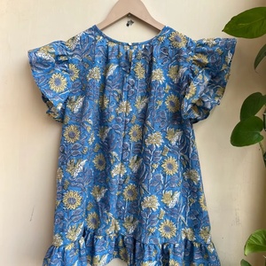 Blusa de algodón floral informal de verano para mujer, estampada a mano, con bordado, blusa corta hecha a mano, a precio de fábrica. - Product Image 1