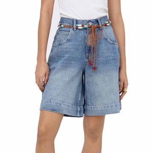 Shorts de mezclilla de cintura alta y corte holgado con cinturón de cuentas y detalle de lazo cruzado, estilo casual de verano, tela de algodón azul lavado a la piedra - Product Image 5
