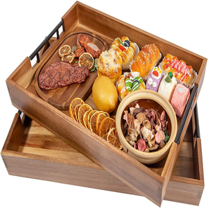 Bandeja Rectangular de Madera para Servir con Asas de Metal Negro y Bordes Elevados, Bandeja Grande Hecha a Mano para Desayuno o Comida, para Mesa de Comedor - Product Image 2