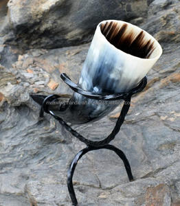 Corne à boire de boeuf avec support en fer Corne à vin vintage avec support en fer à bas prix - Product Image 4