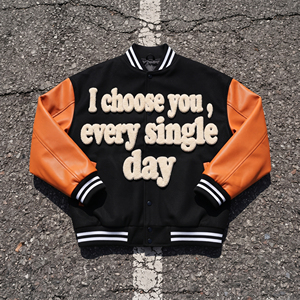 Chaqueta Varsity de Invierno para Hombre, Cuello Redondo, Manga de Lana, Bordado Chenille, Botones de Cuerno, Resistente al Viento, Ecológica - Product Image 1