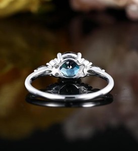 Bague de fiançailles et de mariage en alexandrite taille ronde, argent sterling 925, pierre précieuse de luxe à changement de couleur, bijou de mariée vintage, cadeau pour elle - Product Image 5