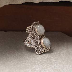 Natural Rainbow Moonstone 925 Sterling Silver Handmade Vintage <b>Statement</b> <b>Ring</b> Geometric Bezel Set Oval Gemstone for Daily Wear - Product Image 2