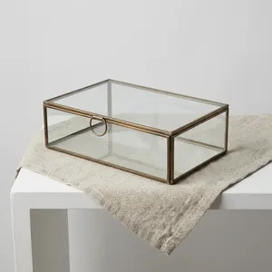Boîte à bijoux en verre au design artisanal avec cadre métallique et poignée en anneau pour le rangement, boîte à bijoux décorative, conteneur de rangement - Product Image 4