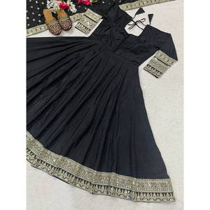 Robe Anarkali de soirée en polyester de créateur avec un magnifique dupatta - Product Image 3