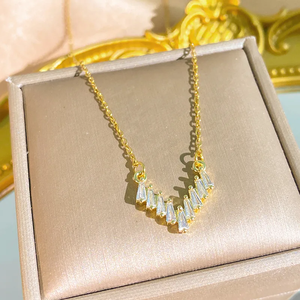 Collier avec pendentif lettre en acier inoxydable 304 plaqué or 0,03 µm et incrustation de zircon sur chaîne câblée - Product Image 1