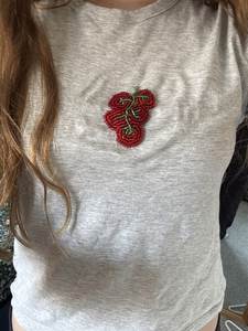 Débardeur de luxe brodé à la main pour femmes avec des perles exquises et un motif de broderie artistique magnifique - Product Image 2