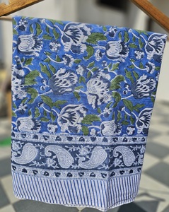 Envílase en un estilo sin esfuerzo con un sarong estampado a mano, hecho de 100% algodón suave. Ligero y perfecto para el verano. - Product Image 5