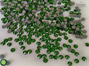 Strass ronds à dos plat Ariana Crystal, vert émeraude, olivine, kaki, à fixer à chaud, pierres lâches, sans nickel, fabriqués à Taïwan - Product Image 3