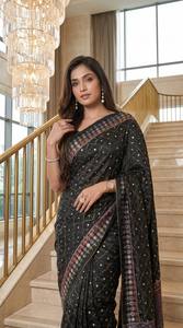 Sari en Soie Semi-Modal Premium à Imprimé Ajrakh avec Broderie Miroir Véritable et Pallu Perlé, Protection Solaire, Réversible, pour Mariage - Product Image 1
