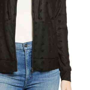 Sweat à capuche doux et durable pour femmes, prix avantageux pour les acheteurs en gros, couleur unie, fabrication directe d'usine avec design de logo. - Product Image 6